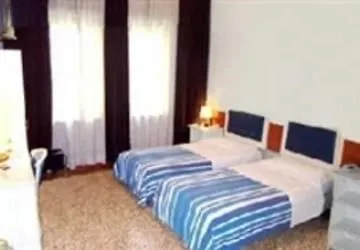 מרגרה Hotel Mondial